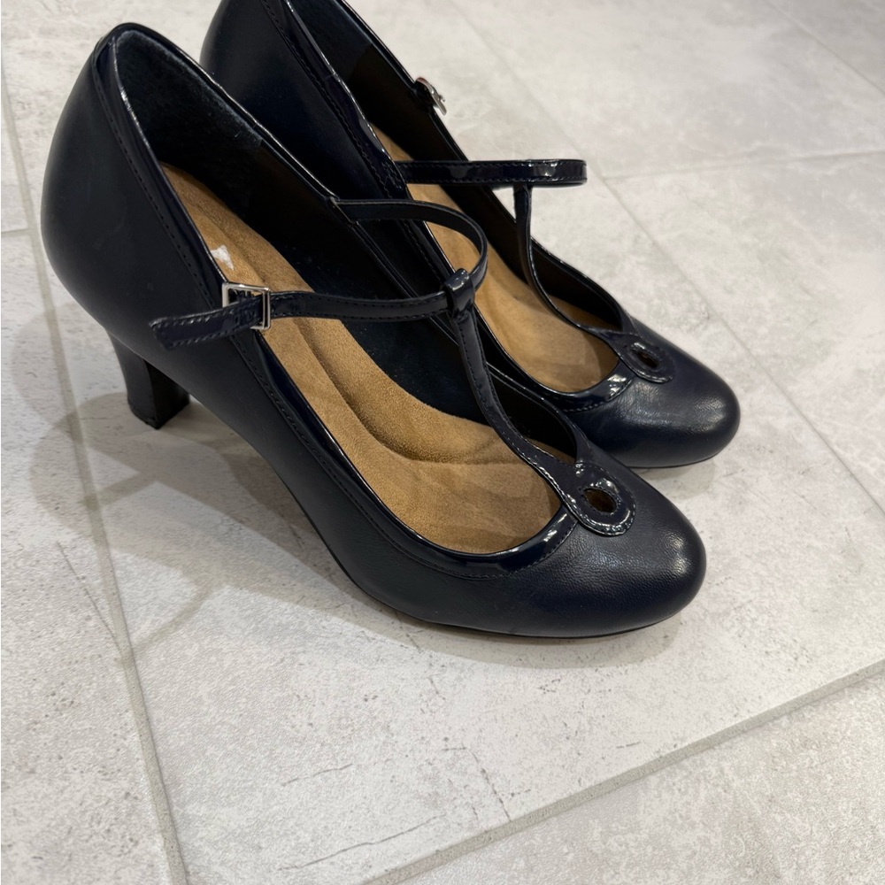 Giani Bernini Varinaa T-Strap Pumps - Picture 2 of 7